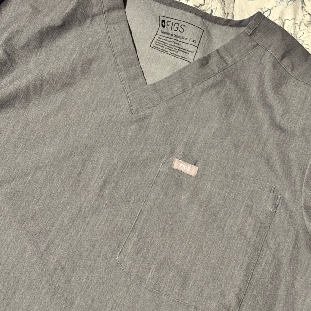 Figs Charcoal Grey V-Neck Women's Scrub Top